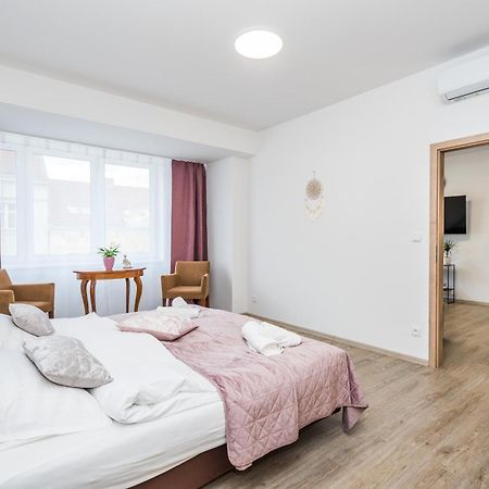 Perla Hradce 302 Hradec Kralove Exterior foto